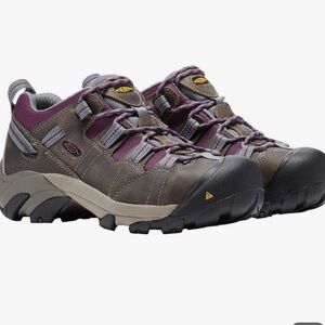 The Keen Detroit Low model 1007016M Women’s Size 8 💜💛